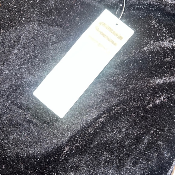 Elegant Black Off-Shoulder Crop Top by Urban Kimchi Blue - Picture 5 of 6